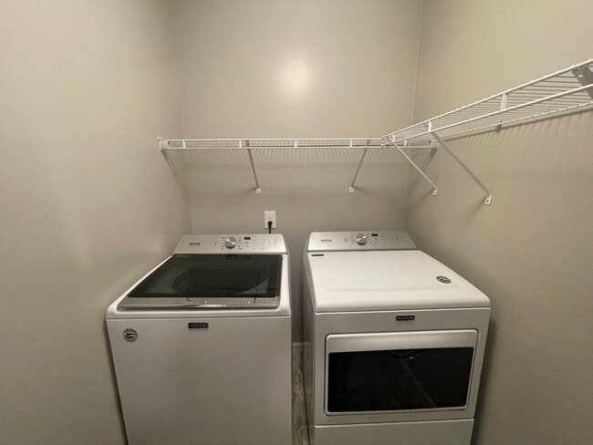 Building Photo - Four Bedroom Home in Portage