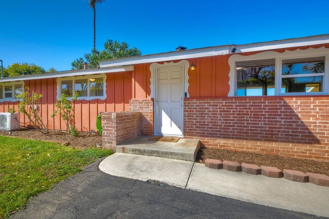 Building Photo - Beautiful Two Bedroom Home in Vista