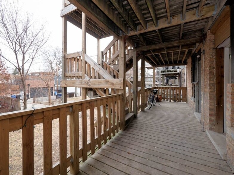 Building Photo - 3249 N Damen Ave