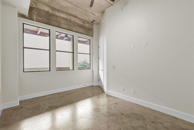 Building Photo - 2323 Polk St