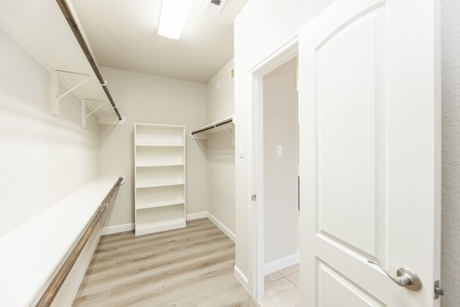 Building Photo - 23818 Hawthorn Dale Ct