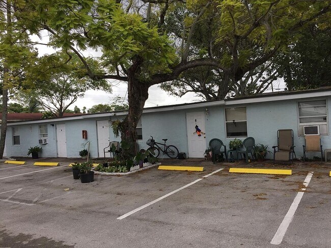 Building Photo - 3904 SW 13th Ct