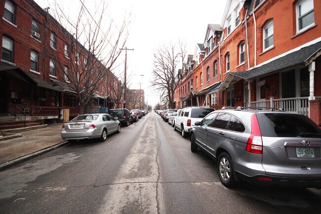 Building Photo - 4417 Sansom St