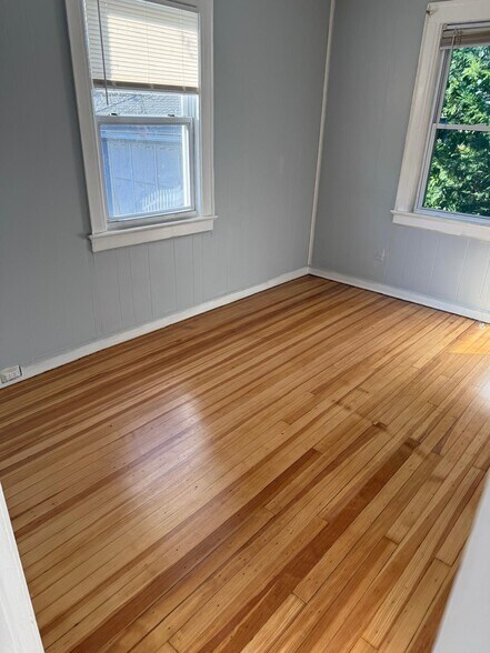 Building Photo - 12 Forest Row