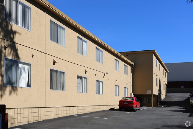 Building Photo - Hallmark Apartments