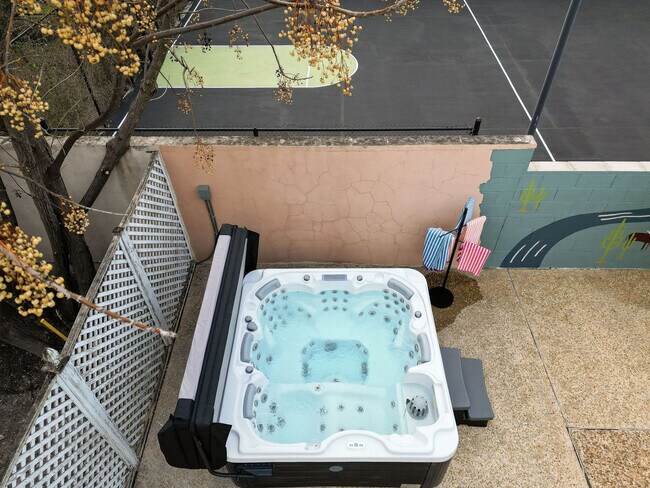 Building Photo - 6605 Countess Adria St