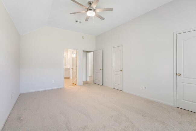 Building Photo - 26127 Bent Meadow Ct
