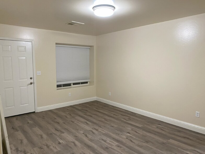 Building Photo - 725 Greenwood Meadow Ln