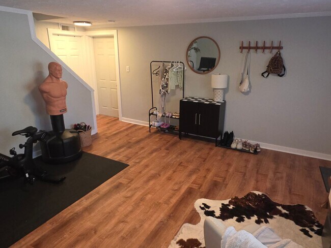 Building Photo - Updated Tosa 2 bedroom townhouse