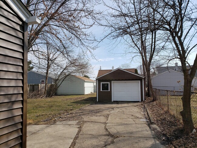 Building Photo - Completely Renovated 3-Bedroom Ranch with Detached Garage
