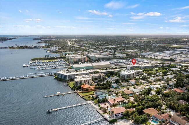 Primary Photo - 300 Waterway Dr S