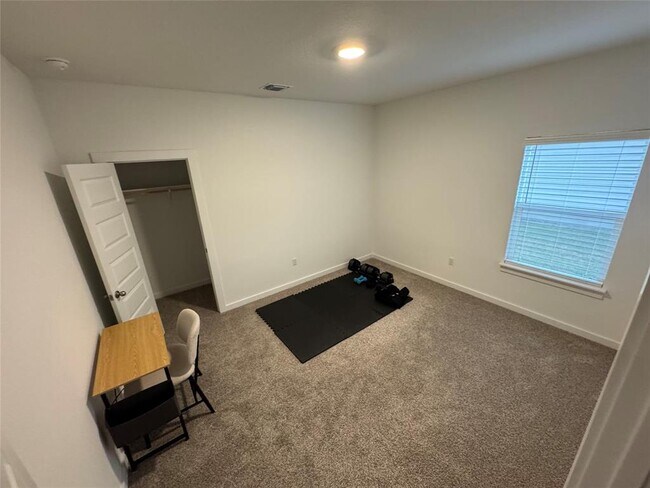 Building Photo - 204 James River Dr