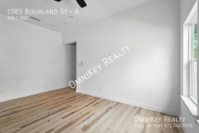 Building Photo - 1985 Bourland St