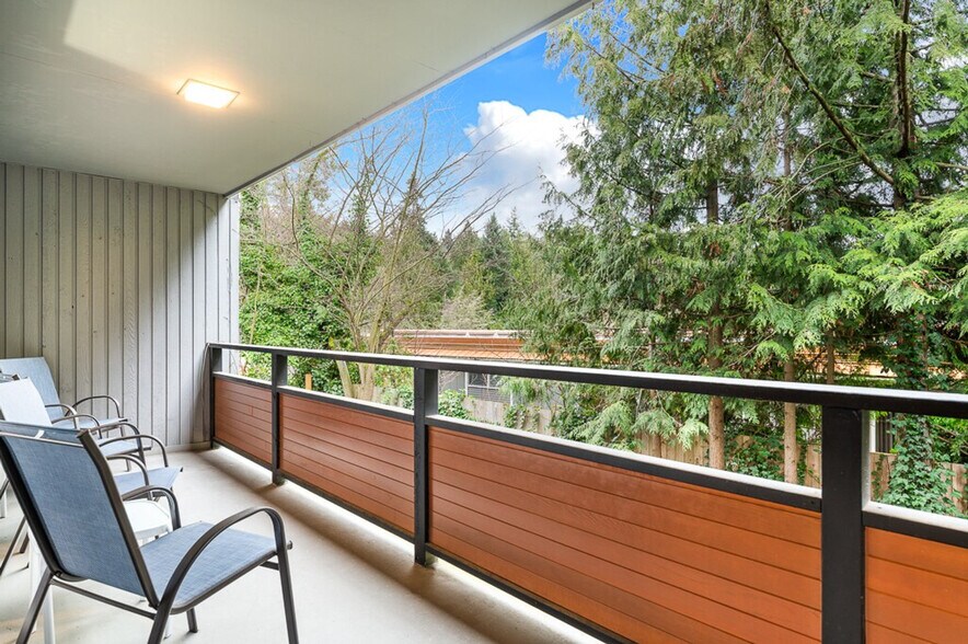 Building Photo - 540 104th Ave SE