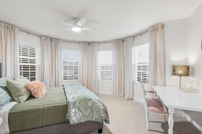 Building Photo - 1832 E Menlo St