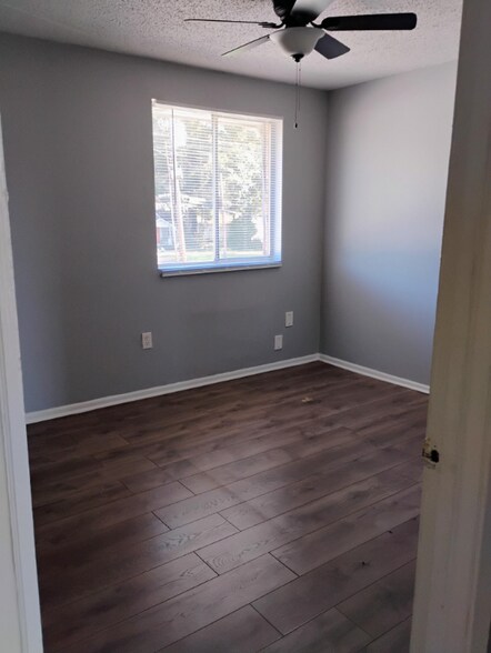 Building Photo - 1120 Sherron Ave