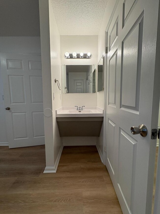 Building Photo - 100 Kazmira Ct