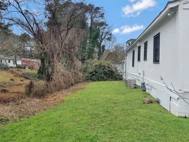Building Photo - 2642 Santa Monica Dr NW