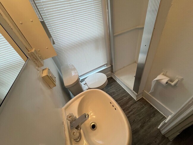 Building Photo - OM-910 N 9th Street