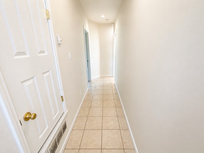 Building Photo - 2107 Charleston Ct