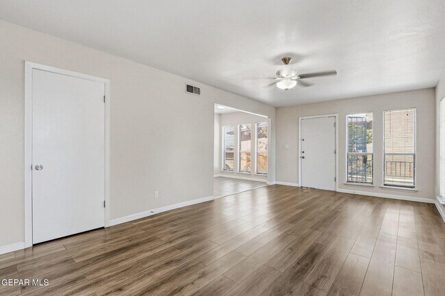Building Photo - 10604 Springwood Dr