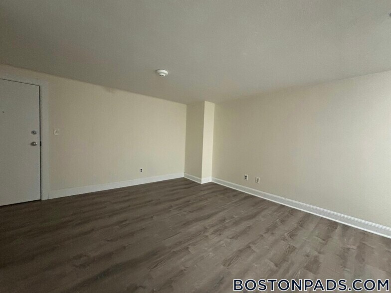 Building Photo - 15 Chester St