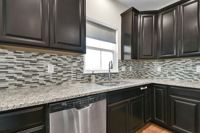 Building Photo - Spacious 3 Bedroom Home with Loft, Elegant...