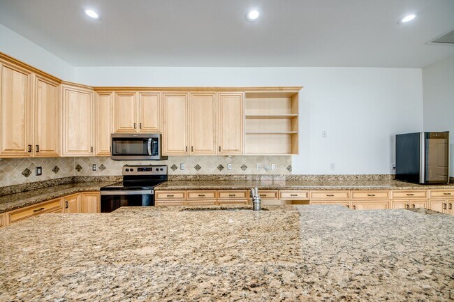 Building Photo - 14021 Bently Cir