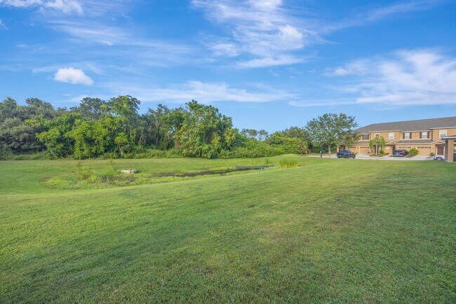Building Photo - 10414 Tulip Field Way