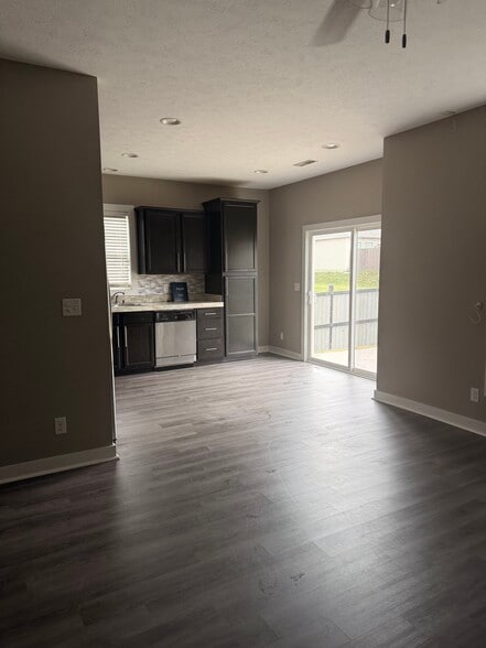 Building Photo - 6451 Autumn Valley Trce