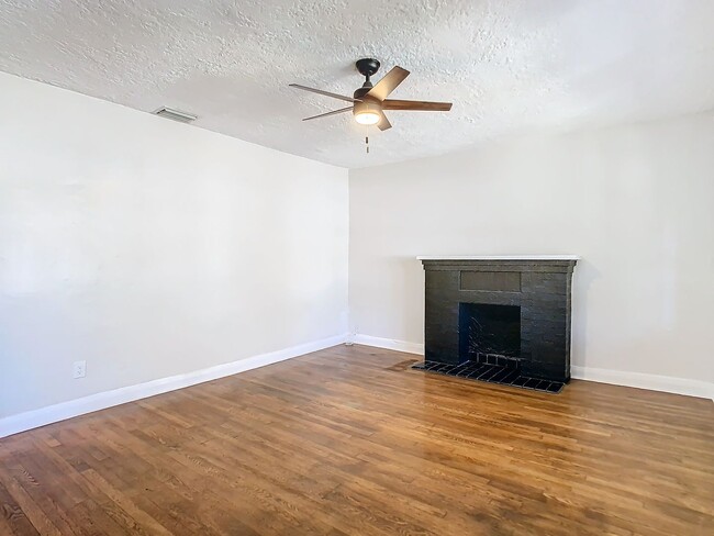 Building Photo - Renovated Seminole Heights Home w/Bonus Room!