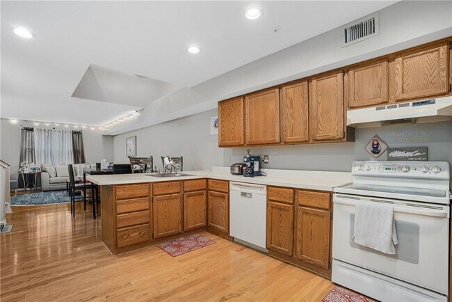 Building Photo - 3524 W Shore Rd