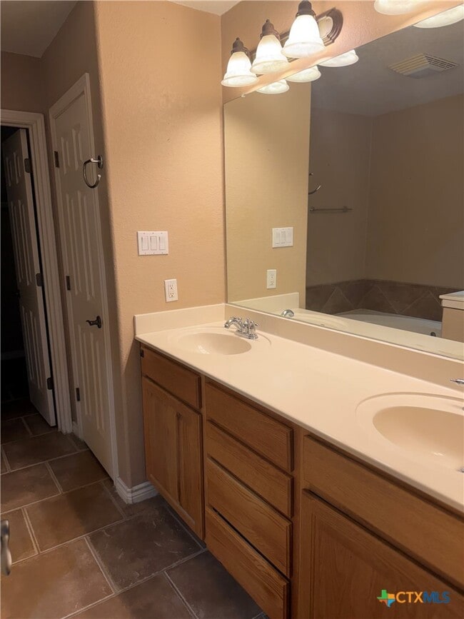 Building Photo - 3021 Pine Valley Dr