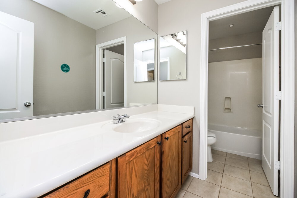 Building Photo - 2707 E Bart St