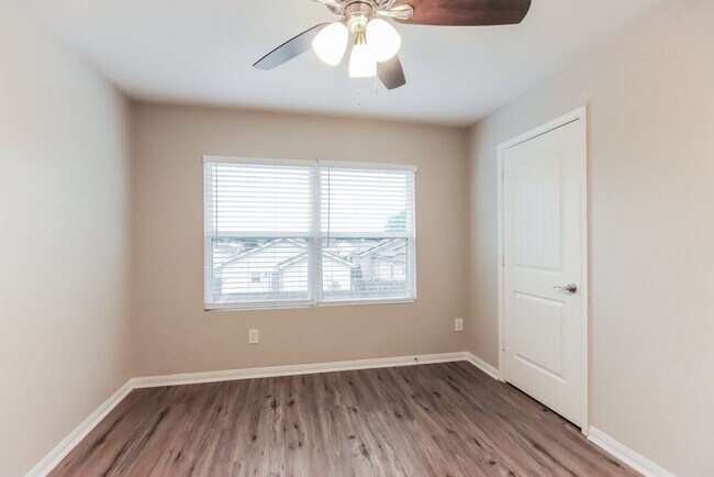 Building Photo - 10122 Berrypatch Ln