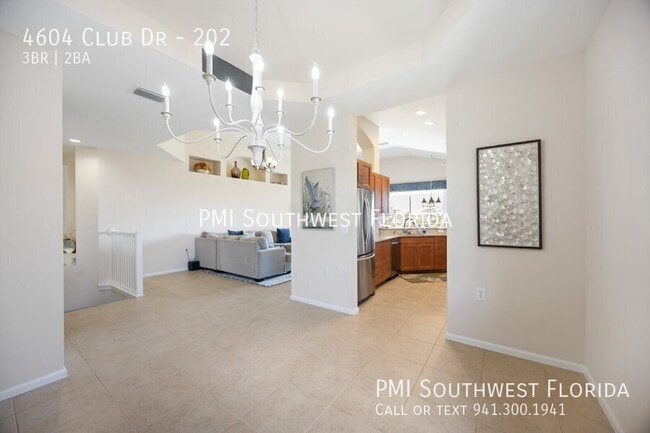 Building Photo - 4604 Club Dr