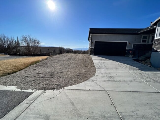 Building Photo - 583 N 400 E