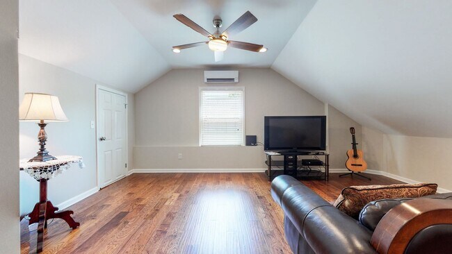 Building Photo - 1503 Birchwood Cir