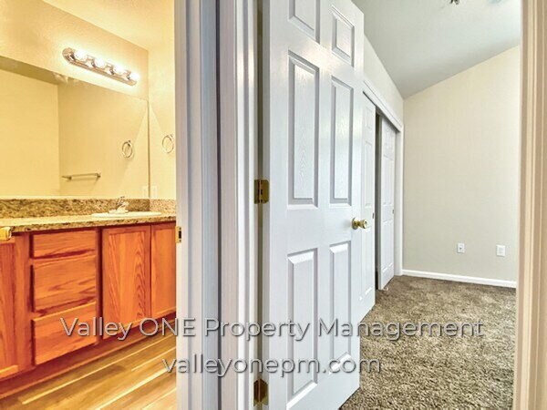 Building Photo - 1180 E Monte Vista Ave