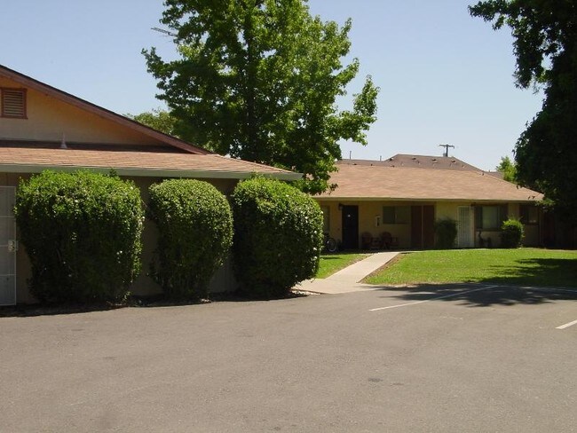 Building Photo - 306 S Minahen St