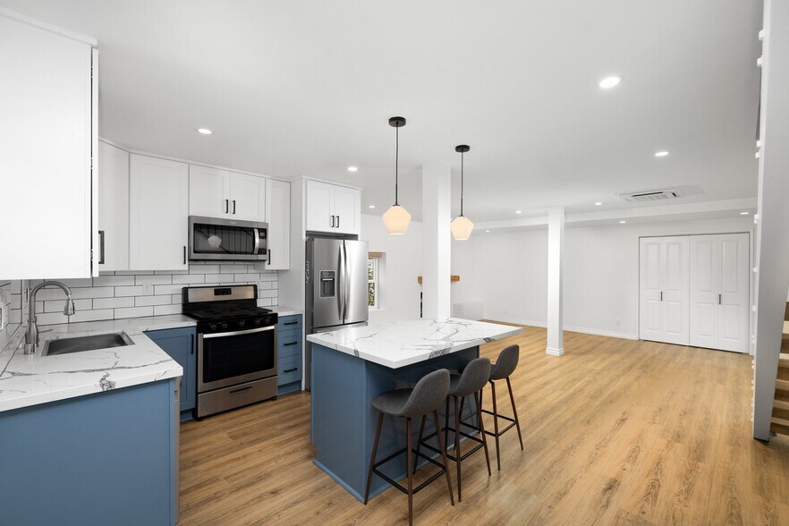 Building Photo - 3852 W 157th St