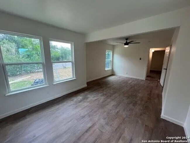 Building Photo - Charming 3-Bedroom Home in Wilshire Neighb...