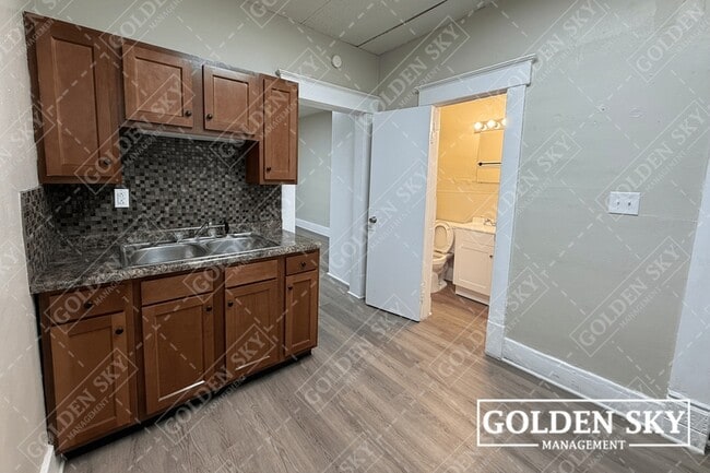 Building Photo - 1224 E Main St