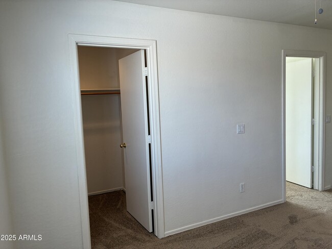 Building Photo - 25177 W Park Ave