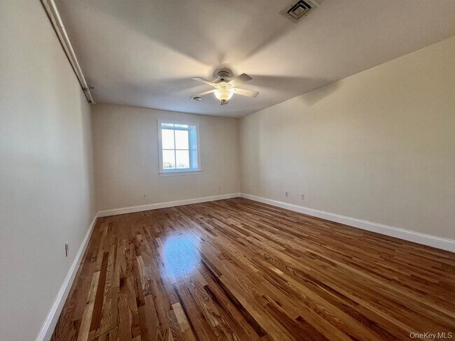 Building Photo - 2 E Main St