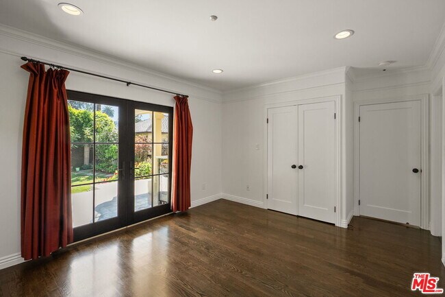 Building Photo - 516 Lincoln Blvd