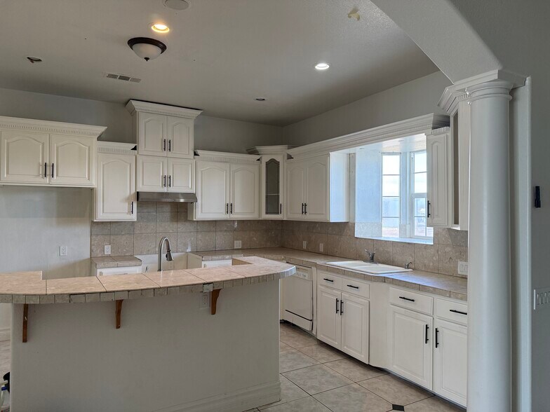 Building Photo - 31195 Lone Tree Rd