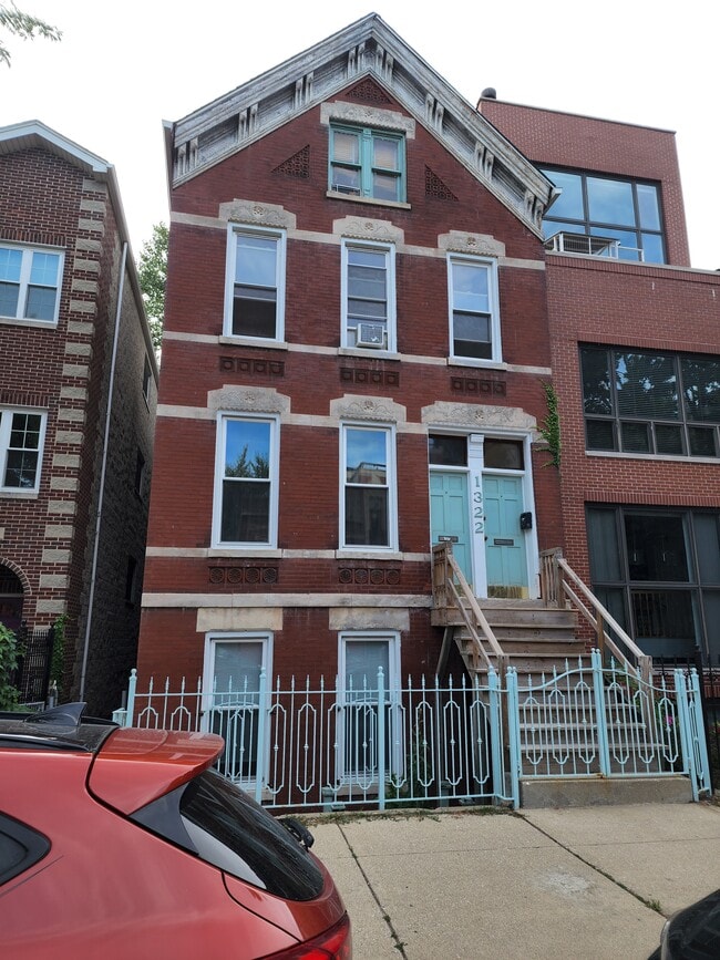 Primary Photo - 1322 N Greenview Ave