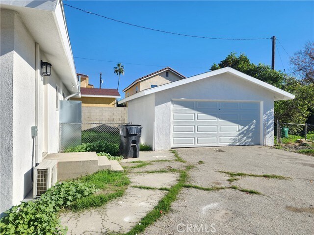 Building Photo - 13528 Palm Ave