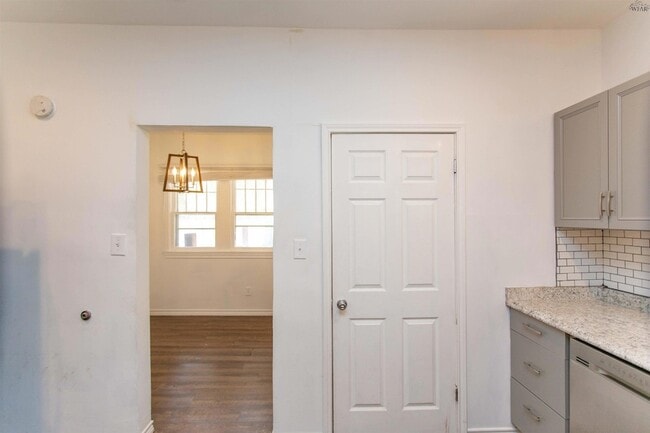 Building Photo - 1710 Pearl Ave